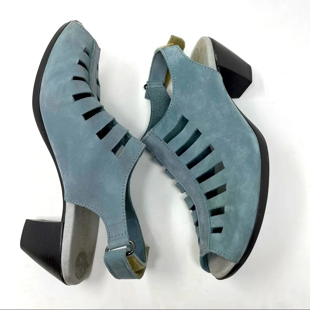 Munro Blue Leather Sandals | Size 8